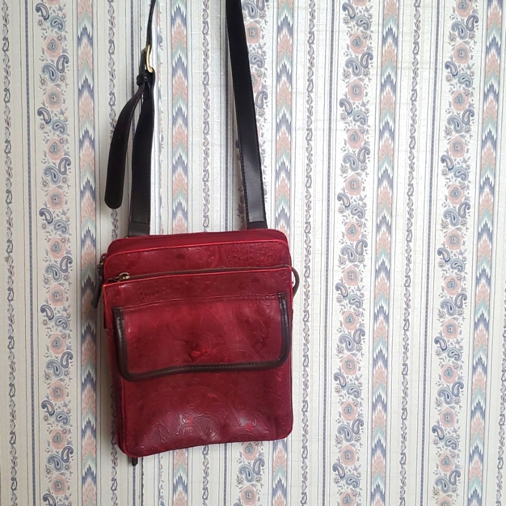 Relic crossbody purse
